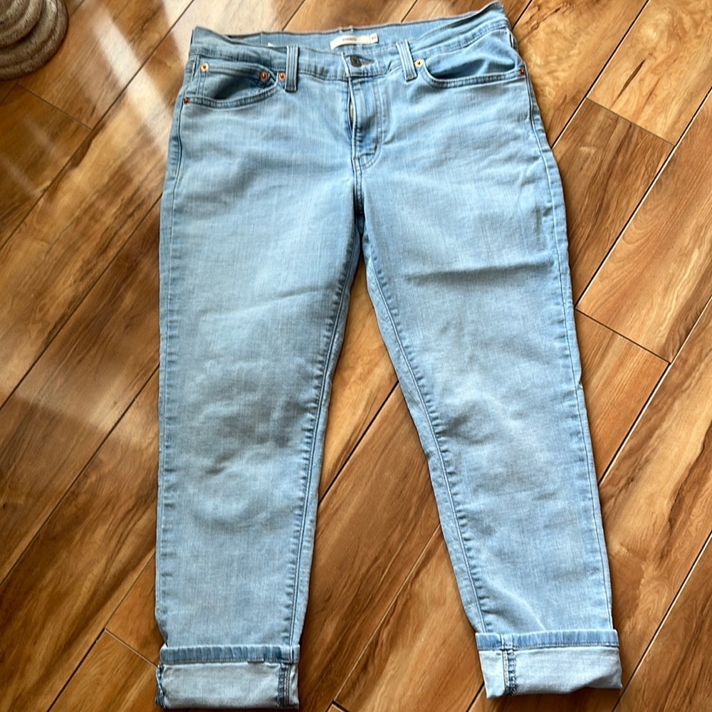 Levi’s light wash